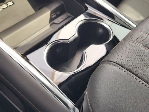 New 2026 Chevrolet Suburban High Country image 16