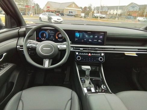 Certified 2025 Hyundai Santa Cruz SEL image 9