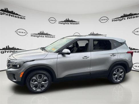 Used 2024 Kia Seltos LX AWD/4WD image 1