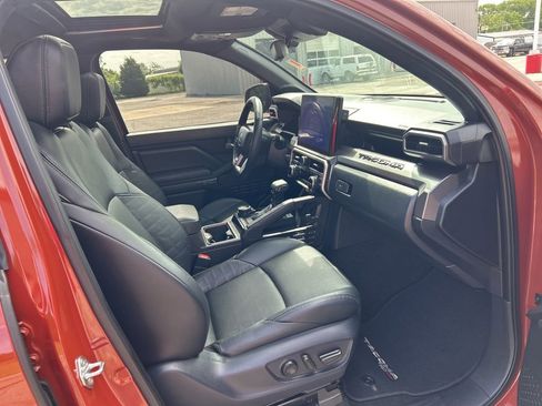 Used 2025 Toyota Tacoma TRD Sport w/ TRD Sport Premium Package AWD/4WD image 17