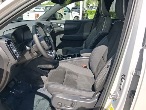 Used 2023 Volvo XC40 Recharge Ultimate w/ Protection Package Premier AWD/4WD image 14