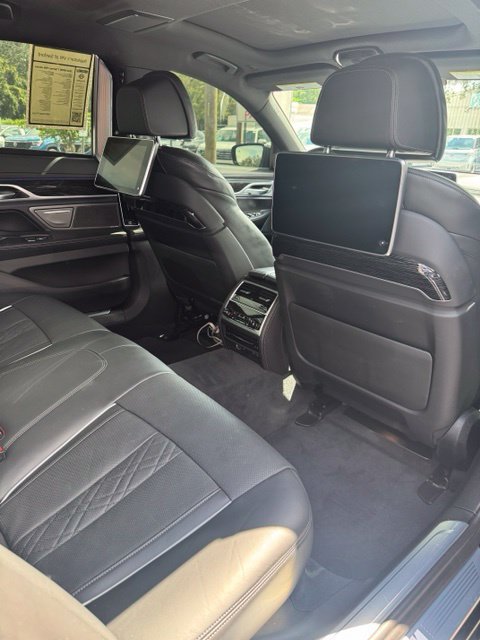 Used 2022 BMW 750i xDrive w/ Executive Package AWD/4WD image 11