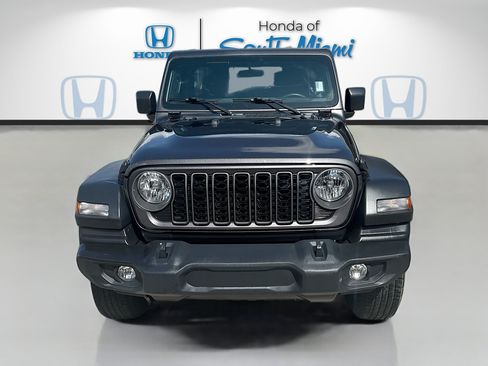 Used 2025 Jeep Wrangler Unlimited Sport AWD/4WD image 2