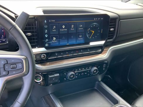 Used 2025 Chevrolet Silverado 2500 LT w/ Trail Boss Package AWD/4WD image 6
