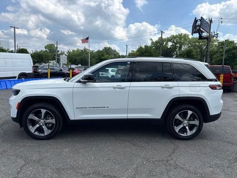 Used 2023 Jeep Grand Cherokee Limited w/ Trailer Tow Prep Group (B) AWD/4WD image 17