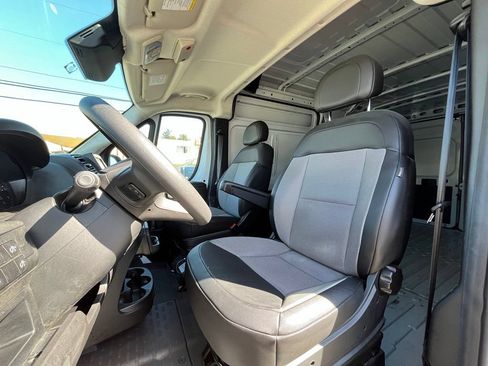Used 2024 RAM ProMaster 2500 w/ Convenience Group FWD image 12