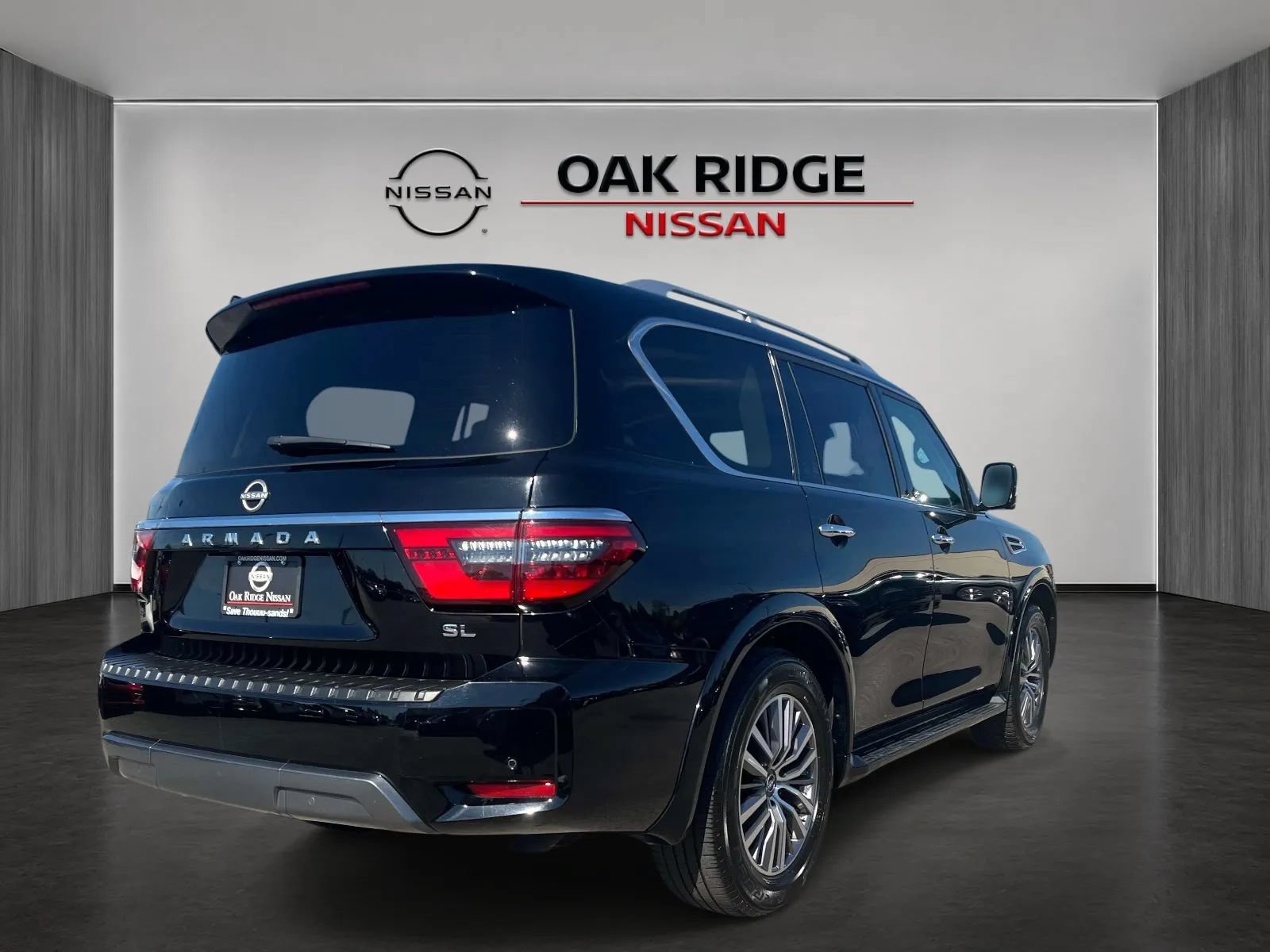 Used 2024 Nissan Armada SL w/ Captain's Chairs Package AWD/4WD image 3