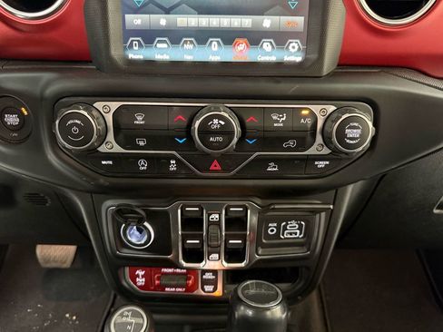 Used 2022 Jeep Gladiator Rubicon w/ Trailer Tow Package AWD/4WD image 23