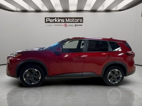 Used 2025 Nissan Rogue SV AWD/4WD image 2