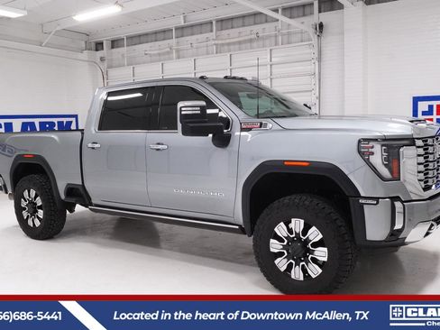 Used 2025 GMC Sierra 2500 Denali w/ Denali Reserve Package AWD/4WD image 4