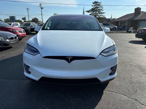 Used 2018 Tesla Model X AWD/4WD image 2