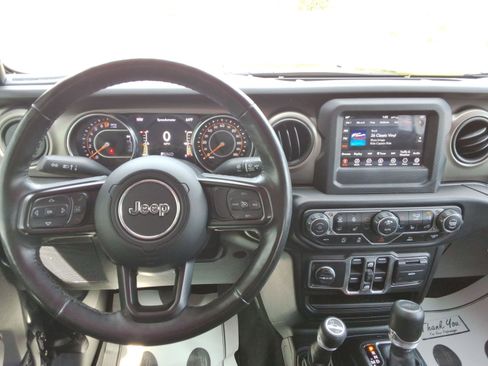 Used 2021 Jeep Gladiator Sport image 12