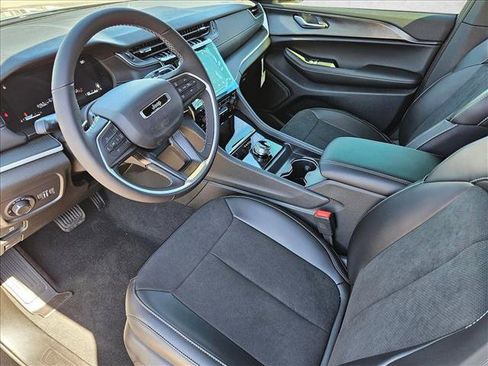 New 2025 Jeep Grand Cherokee L Altitude image 3