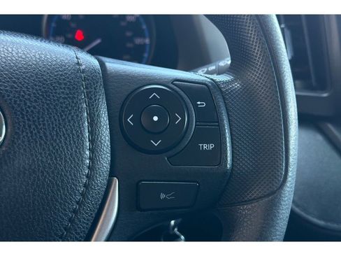 Used 2018 Toyota RAV4 LE w/ All Weather Liner Package FWD image 26