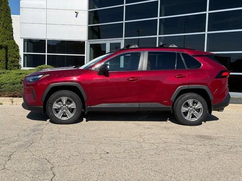 Used 2023 Toyota RAV4 LE AWD/4WD image 6
