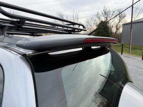 Used 2000 Isuzu VehiCROSS image 12