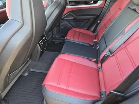 Used 2024 Porsche Cayenne S image 21