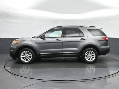 Used 2014 Ford Explorer XLT w/ Equipment Group 202A AWD/4WD image 4