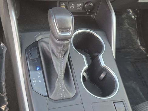 Used 2024 Toyota Highlander LE FWD image 13