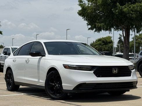 Used 2025 Honda Accord SE image 2