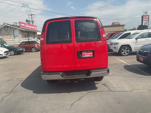 Used 2017 Chevrolet Express 2500 RWD image 23