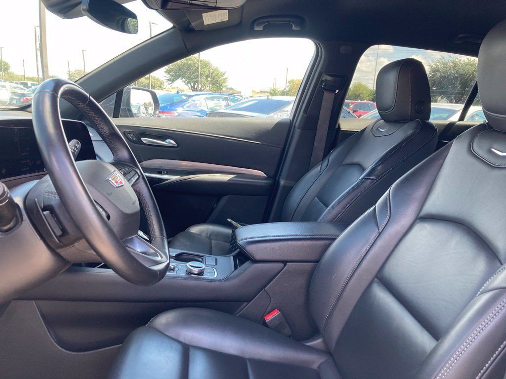 Used 2025 Cadillac XT4 Premium Luxury FWD image 23