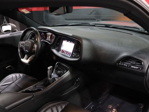 Used 2017 Dodge Challenger SRT image 41