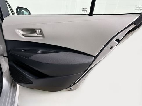 Used 2025 Toyota Corolla LE image 27