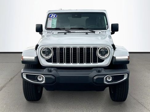 Used 2025 Jeep Wrangler Unlimited Sahara AWD/4WD image 2