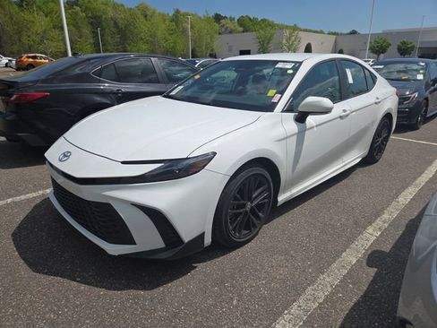 Used 2026 Toyota Camry SE image 7
