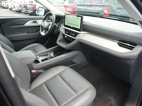 Used 2026 Ford Explorer Active RWD image 19
