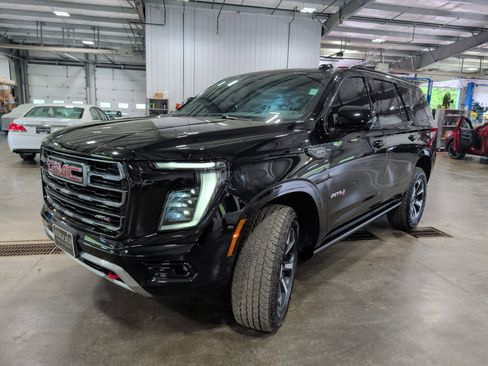 Used 2025 GMC Yukon AT4 w/ AT4 Premium Package AWD/4WD image 6