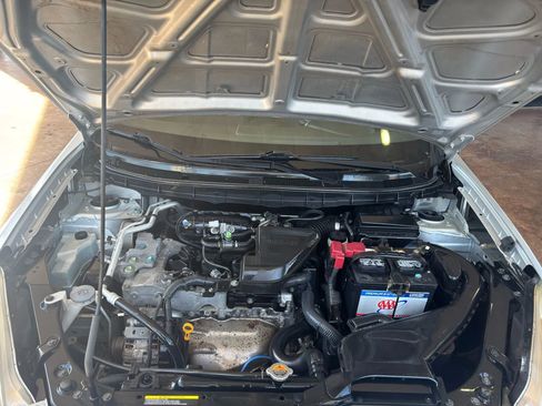 Used 2012 Nissan Rogue SV w/ Premium Pkg image 26