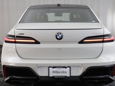 Certified 2025 BMW 760i xDrive w/ Executive Package AWD/4WD image 17