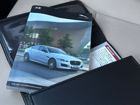 Used 2019 Jaguar XE Premium RWD image 25