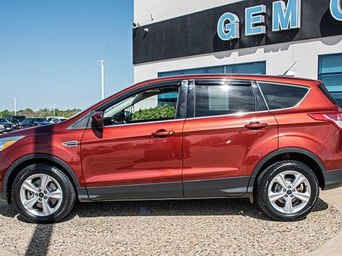 Used 2016 Ford Escape SE w/ SE Cold Weather Package AWD/4WD image 2