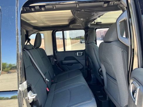 Used 2024 Jeep Wrangler Unlimited Sahara w/ Safety Group AWD/4WD image 19