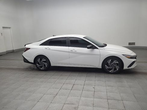 Used 2025 Hyundai Elantra Sport image 11