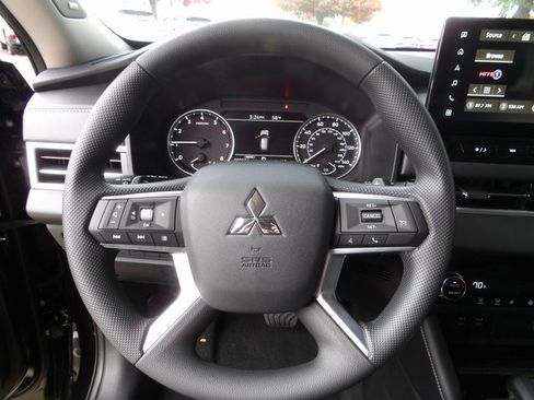 New 2025 Mitsubishi Outlander ES image 28