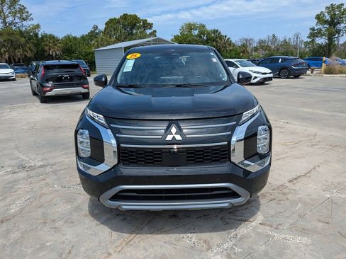 Used 2025 Mitsubishi Outlander SE FWD image 3