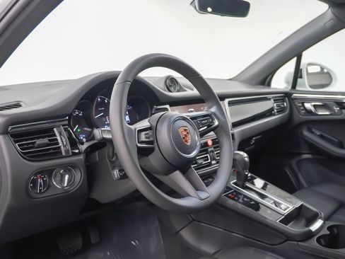 Certified 2026 Porsche Macan AWD/4WD image 4