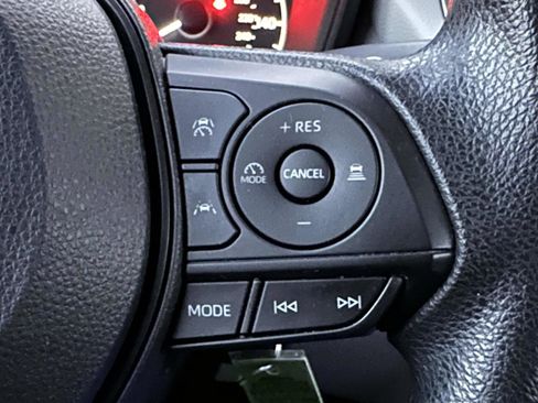 Used 2023 Toyota Corolla Cross L image 17