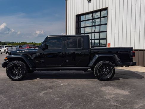 Used 2024 Jeep Gladiator Sport AWD/4WD image 2