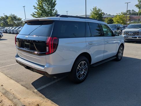 Certified 2026 Ford Expedition Active AWD/4WD image 4