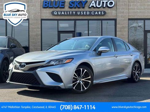 Used 2019 Toyota Camry SE image 1
