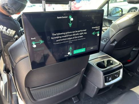 Used 2025 Kia Carnival SX Prestige FWD image 25