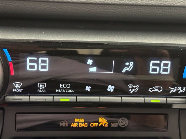 Used 2025 Toyota RAV4 XLE AWD/4WD image 27