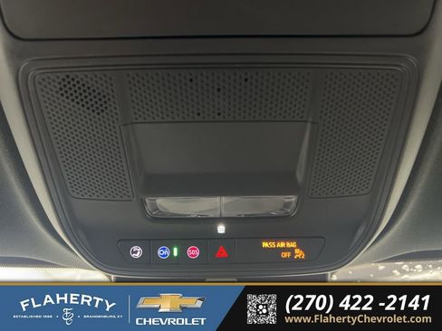 Used 2025 Chevrolet Traverse LT image 33