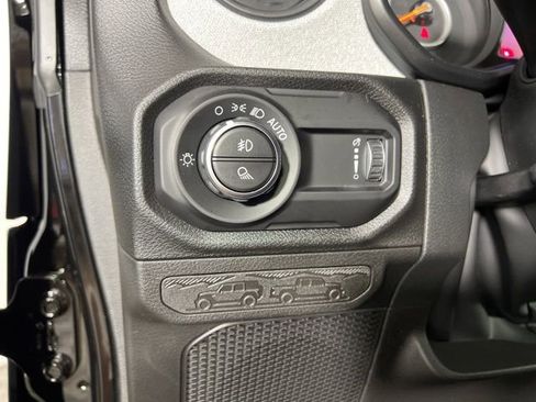 New 2025 Jeep Gladiator Sport AWD/4WD image 18