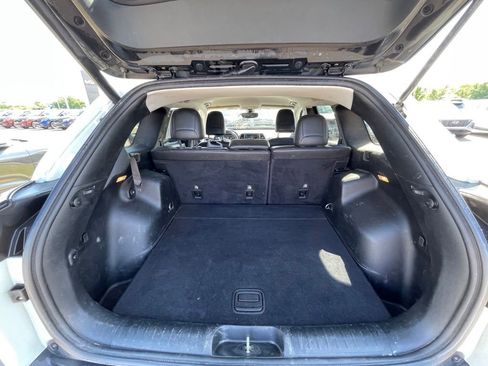 Used 2019 Jeep Cherokee Latitude Plus FWD image 9